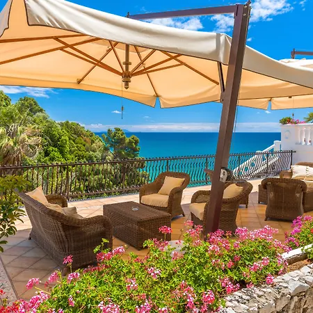 Отель Grand Le Rocce 4*