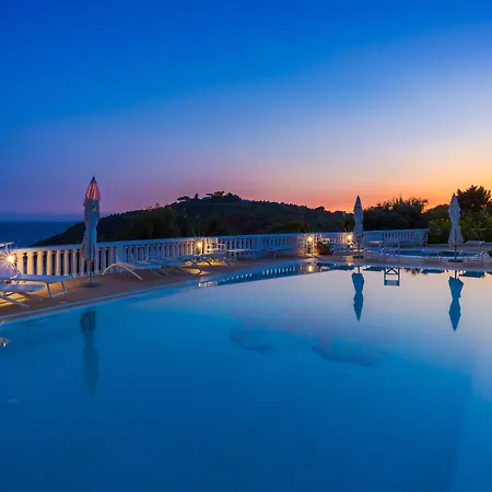 Grand Le Rocce Отель 4*