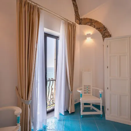 Отель Grand Le Rocce 4*