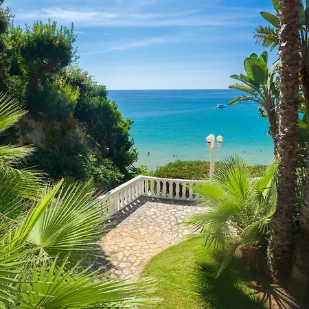 מלון Grand Le Rocce